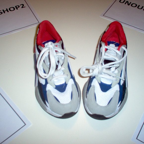PRE-OWNED ,KIDS PUMA SIZE 2, GIRLS/ NO ORIG BOX - Picture 1 of 4